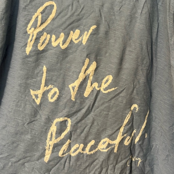 Obey Power to the Peaceful Top - Picture 1 of 3